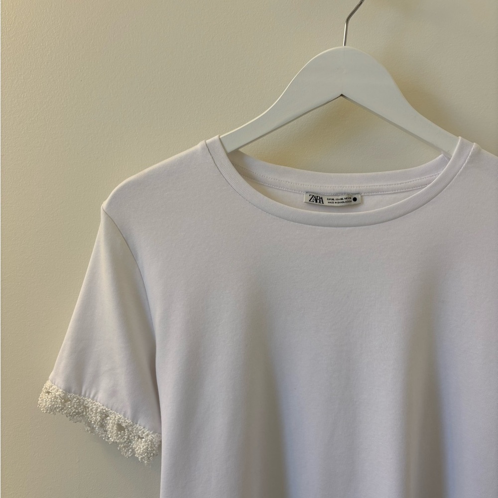 ZARA white Tshirt with pearl detail, Sz XL.